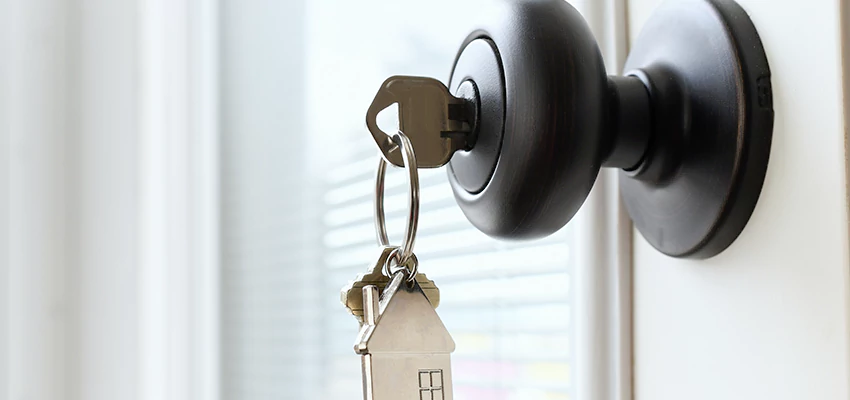 Bifold Door Knob Replacement in Firebaugh, California